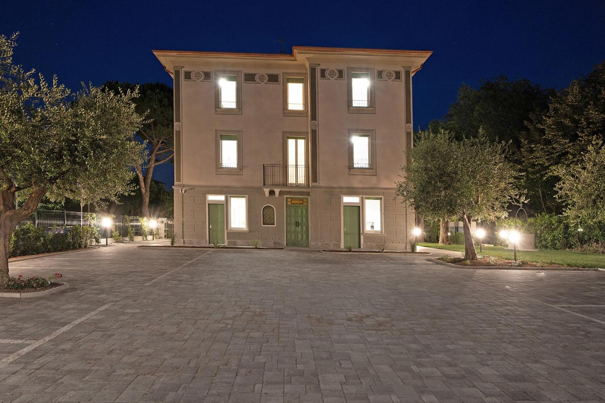 Villa Caterina Apartments By Wonderful Italy Desenzano del Garda Luaran gambar